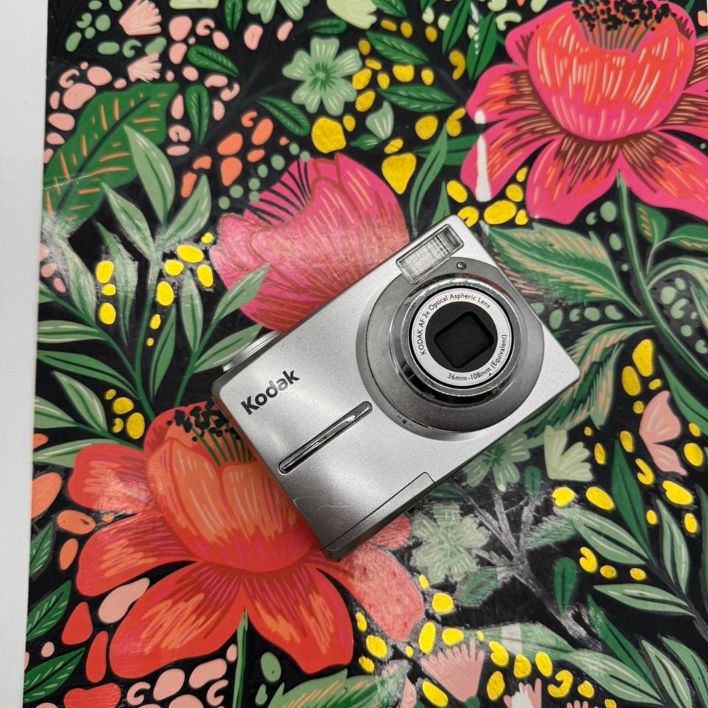 Kodak EasyShare C713 Silver Digital Camera‎ 7.0MP 3x Optical Zoom with SD Card